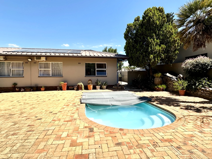 4 Bedroom Property for Sale in Panorama Western Cape